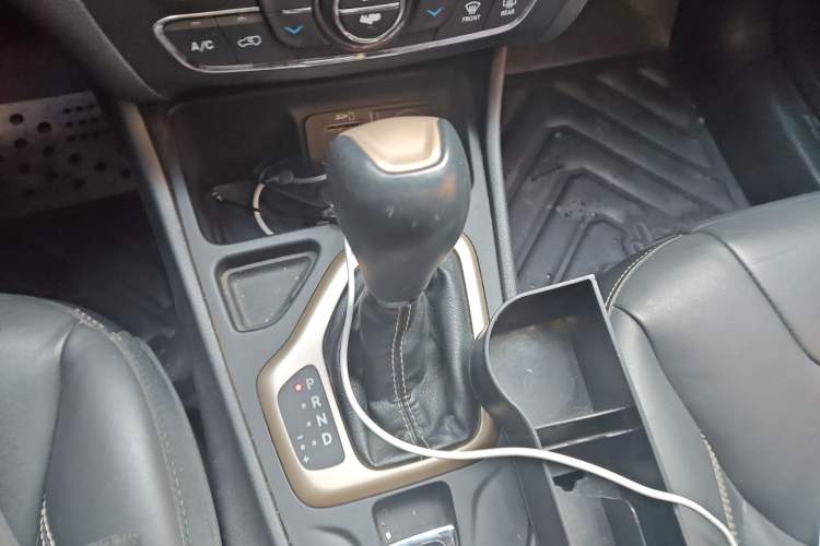 Used Jeep Cherokee 2016 2.4L Leading Edition
