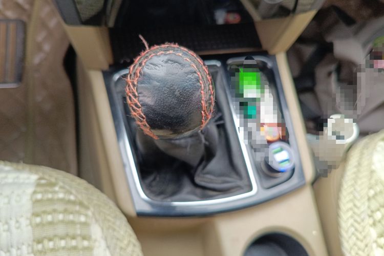 Used JMC Yusheng S350 2012 2.4T Two-Wheel Drive Luxury 7-Seater
