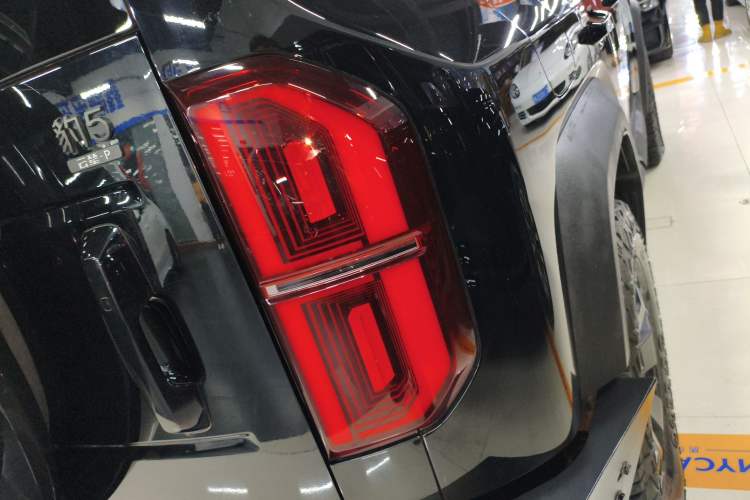 Used Formula Leopard 5 2023 Cloud Ride Flagship Edition
