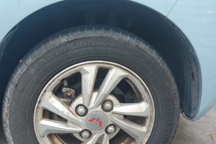 Used Wuling Hongguang MINIEV 2021 Macaron Fashion Model Lithium Iron Phosphate Right Front Wheel Hub