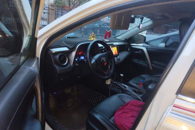 Used Toyota RAV4 2015 2.0L CVT 4x4 Trend Edition