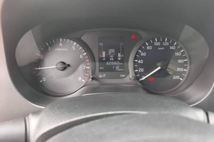 Used Nissan Navara 2017 2.5L Automatic 4x4 Luxury Edition QR25 Odometer Close Up