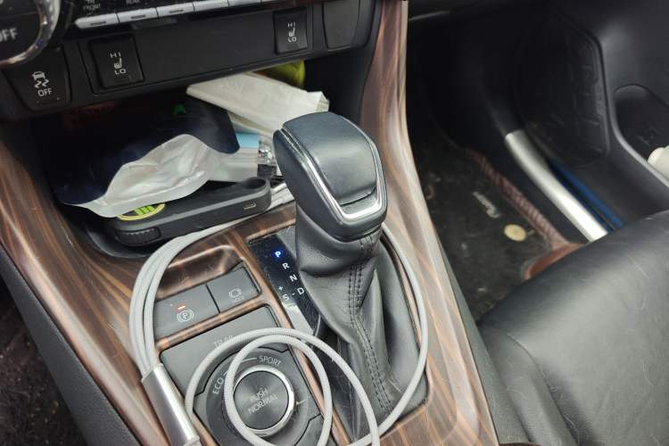 Used Toyota RAV4 2020 Dual-Engine 2.5L E-CVT 4x4 Elite PLUS Edition Gear Lever