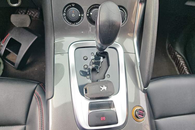 Used Peugeot 3008 2016 2.0L Automatic Classic Edition Gear Lever