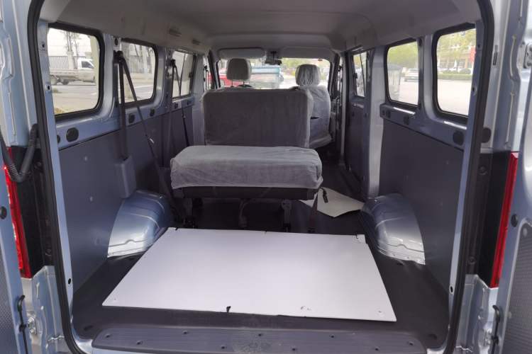 Used Wuling Yangguang 2024 300KM Comfort Version Passenger Van 75kW
