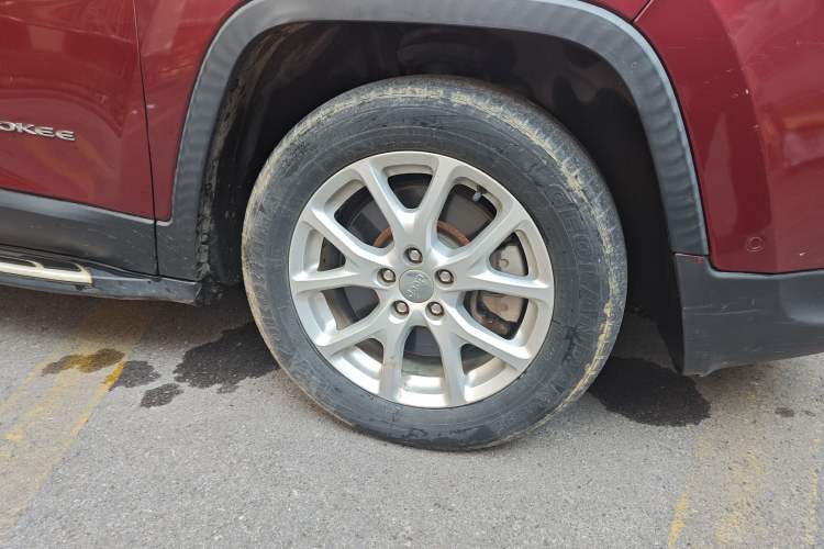 Used Jeep Cherokee 2016 2.4L Leading Edition
