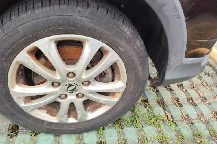 Used Dongfeng Fengon 370 2016 1.5L Manual Luxury Version SFG15-02 7 Seats Exterior 1