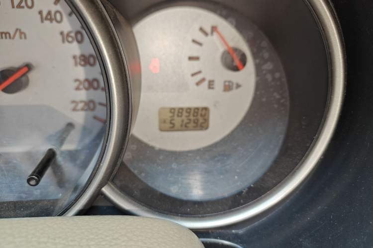 Used Nissan Livina 2010 Jingyue Edition 1.6L Manual All-Around Model
