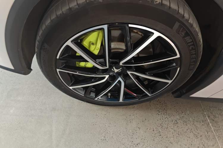 Used ARCFOX Alpha S5 2024 708MAX 200kW Left Front Wheel Hub