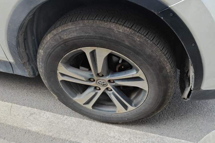 Used Toyota RAV4 2015 2.0L CVT Two-Wheel Drive Fashion Edition
