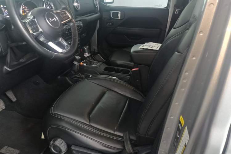 Used Jeep Wrangler 2019 2.0T Sahara Four-Door Version China VI Emission Standard
