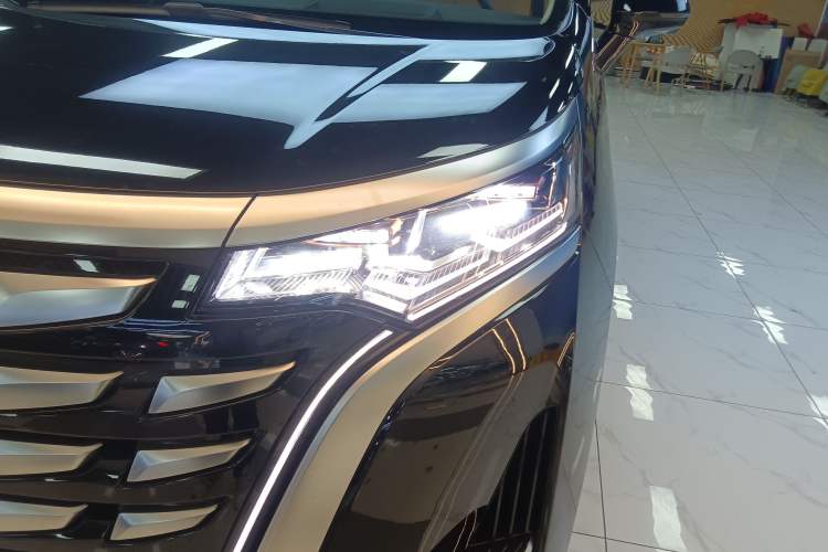 Used Denza D9 2024 DM-i 980 Four-Wheel Drive Flagship Model
