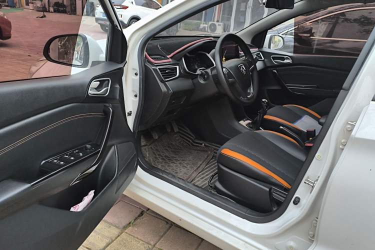 Used Baojun 310 2016 1.2L Manual Fashionable Edition Driver Seat