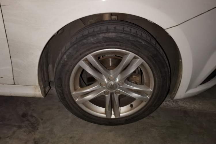 Used Bestune B30 2016 1.6L Automatic Premium Edition Right Front Wheel Hub