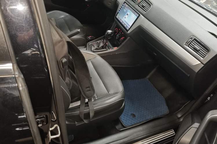 Used Volkswagen Lavida 2017 1.6L Automatic Comfort Edition
