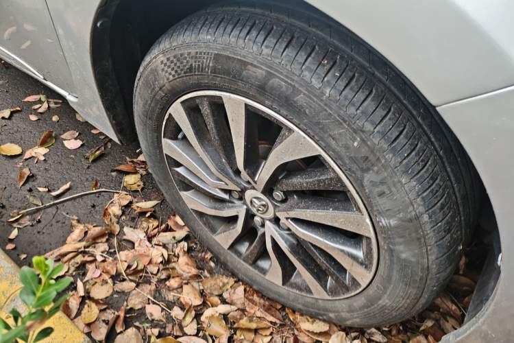 Used Toyota Corolla 2016 Dual-Engine 1.8L E-CVT Elite Edition