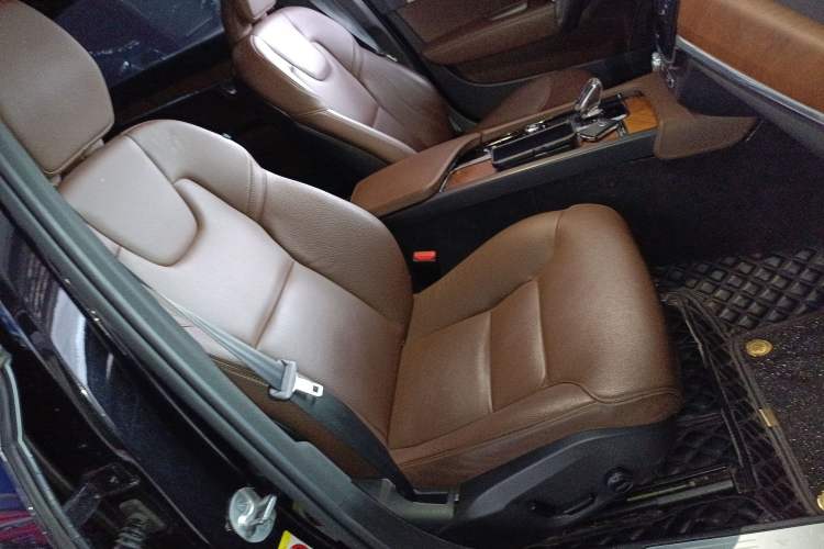 Used Volvo S90 2024 B5 Zhiyi Luxury Edition
