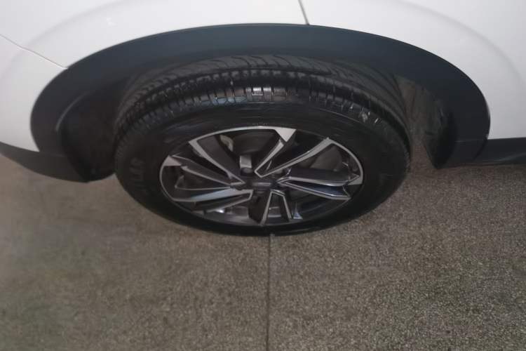 Used Geely Auto Coolray 2023 1.5T DCT Platinum Edition Right Rear Wheel Hub