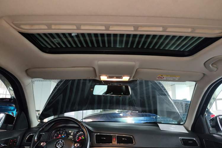 Used Volkswagen Lavida 2015 1.6L Automatic Comfort Edition
