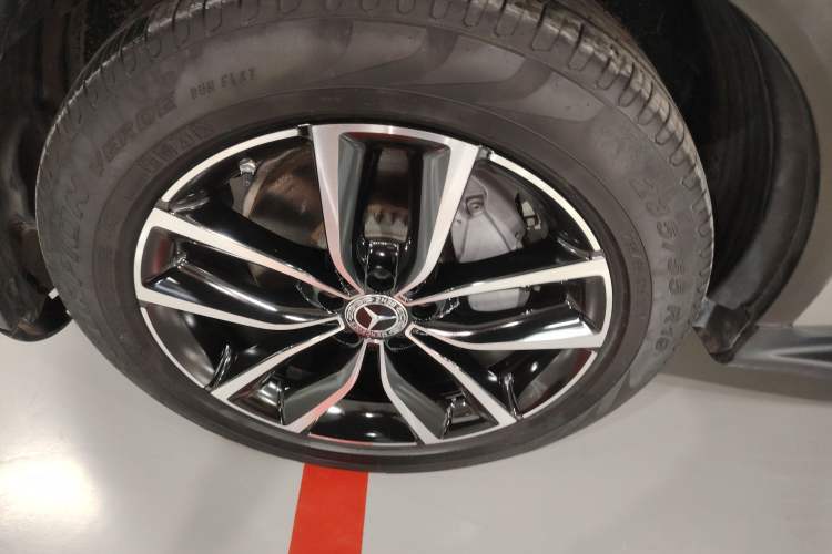 Used Mercedes-Benz GLC 2020 Facelift GLC 300 L 4MATIC Dynamic Edition Left Front Wheel Hub