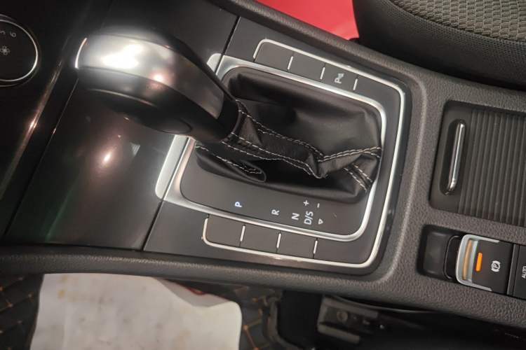 Used Volkswagen Golf 2017 1.6L Automatic Comfort Million-Vehicle Anniversary Edition