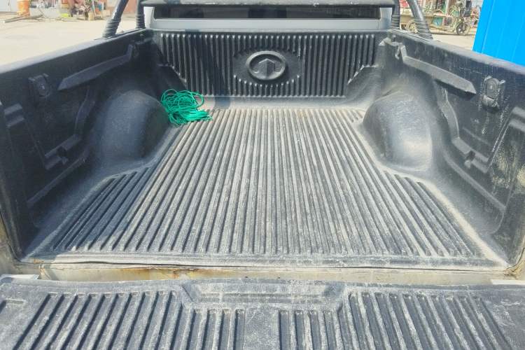 Used Great Wall Wingle 5 2017 2.0T European-Style Diesel Two-Wheel Drive Navigation Version Big Double-Cab GW4D20B