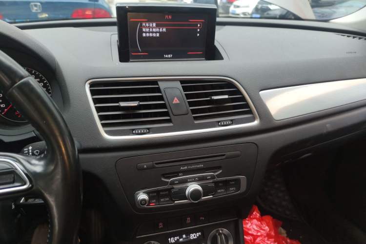 Used Audi Q3 2015 30 TFSI Comfort Model Audio And AC Panel