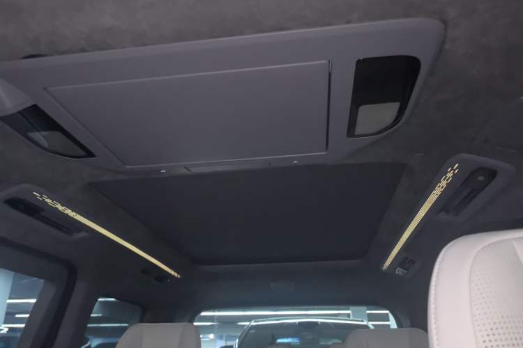 Used Zeekr 009 2024 7-Seater Walk-Through Version Four-Wheel Drive 108 kWh
