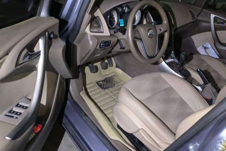 Used Buick GT 2013 GT 1.6L Manual Entry-Level Model Driver Seat