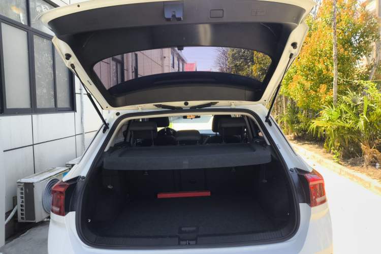 Used Volkswagen T-ROC 2021 280TSI DSG Two-Wheel Drive Comfort Connect Edition