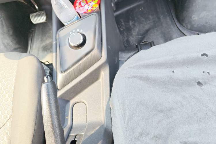 Used CHANGAN KAICHENG Ruixing EM80 2025 Passenger Version Comfort Model 7 Seats 300 km Side-Hinged Doors Gear Lever