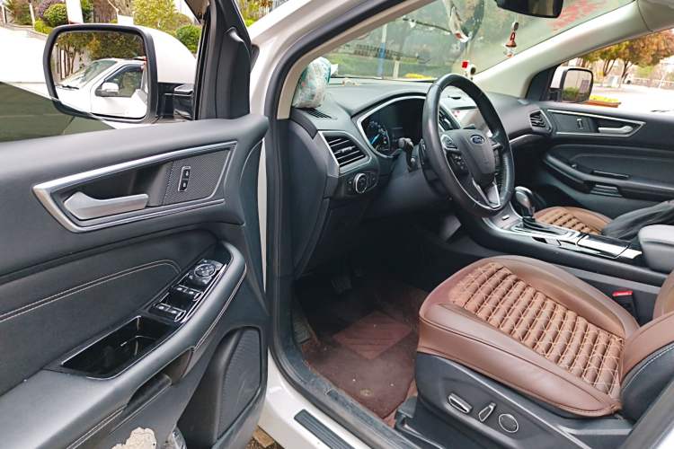 Used Ford Edge 2016 EcoBoost 245 Four-Wheel Drive Titanium Edition 7-Seater
