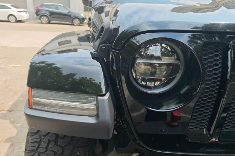 Used Jeep Wrangler 2019 2.0T Sahara Four-Door Version China VI Emission Standard
