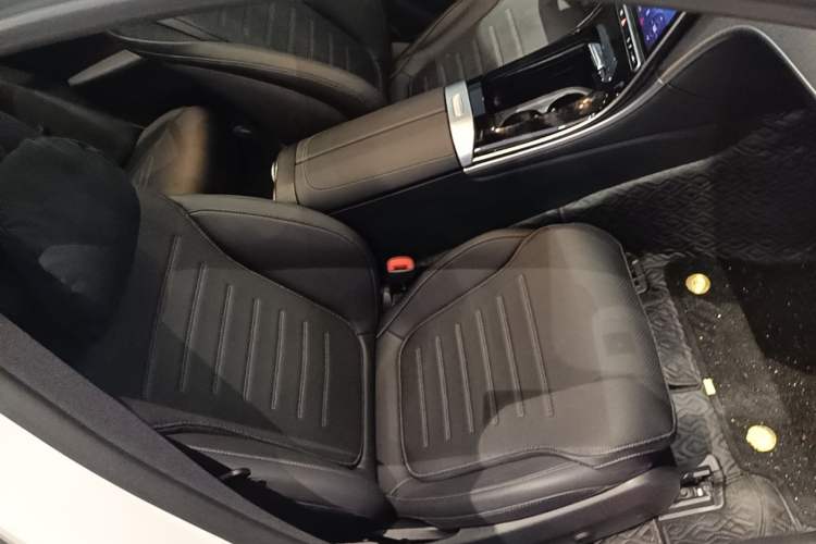 Used Mercedes-Benz C-Class 2024 Facelift C 260 L Night Edition Sport Version
