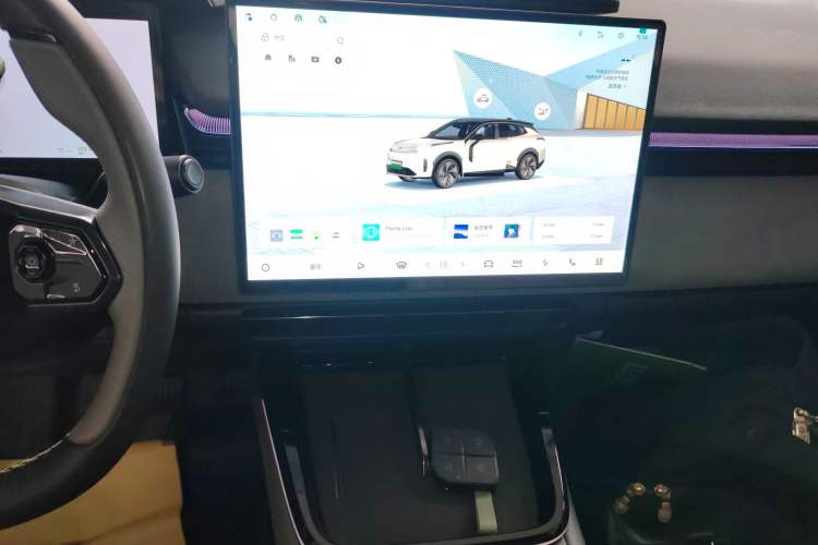 Used Lynk & Co 08 EM-P 2025 220 km All-Wheel-Drive Performance Halo
