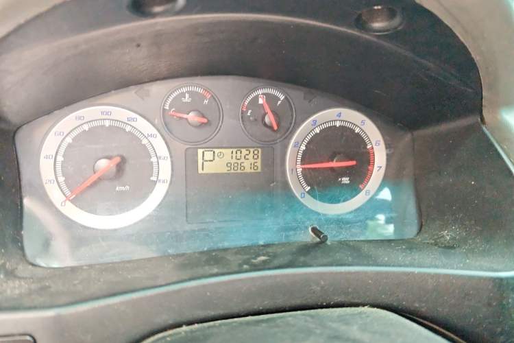 Used Zotye 5008 2010 1.3L CVT Standard Edition Odometer Close Up