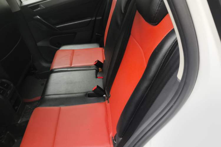 Used Volkswagen Golf Sportsvan 2018 1.6L Automatic Comfort Model Left Rear Seat