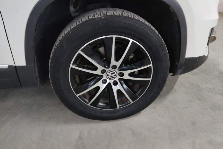 Used Volkswagen Tiguan 2015 1.8TSI Automatic Two-Wheel Drive Luxury Model
