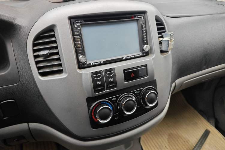 Used FORTHING Lingzhi 2013 M3 1.6L 7-Seater Luxury Model