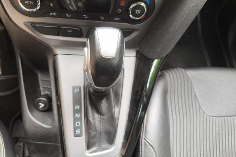 Used Ford Focus 2012 Hatchback 1.6L Automatic Fashion Edition Gear Lever