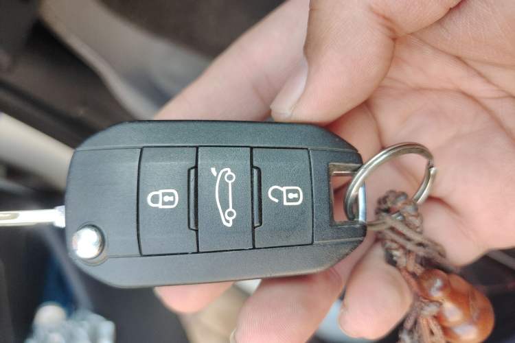 Used Peugeot 3008 2016 1.6THP Automatic Classic Edition
