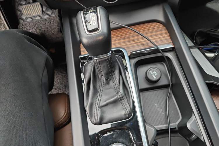 Used Volvo XC60 2021 T5 4x4 Smart Luxury Edition Gear Lever
