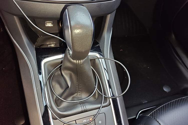 Used Peugeot 408 2016 1.6T Automatic Luxury Edition Gear Lever