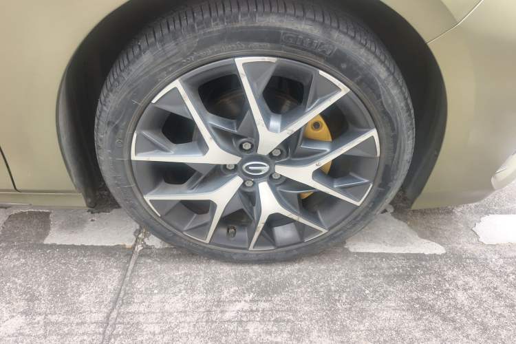 Used GAC Trumpchi EMPOW 2021 270T DCT J15 Version Right Front Wheel Hub