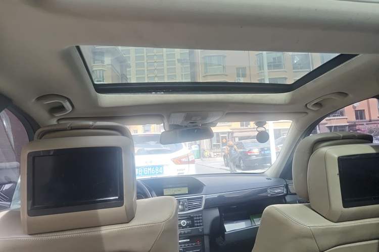 Used Mercedes-Benz E-Class 2010 E 300 L Fashion Model