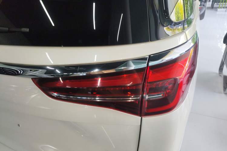 Used Buick GL8 2023 ES Lu Zun Deluxe Model Exterior 3