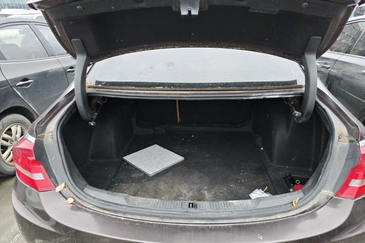 Used Buick LaCrosse 2018 28T Elite Edition Trunk
