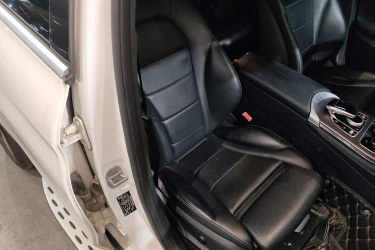 Used Mercedes-Benz GLC 2016 GLC 300 4MATIC Dynamic Model
