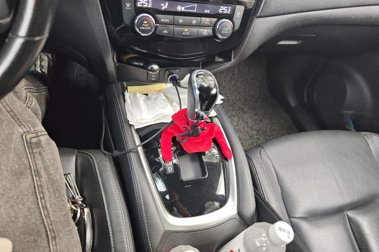 Used Nissan X-Trail 2017 2.0L CVT Smart Enjoyment Version 2WD Gear Lever