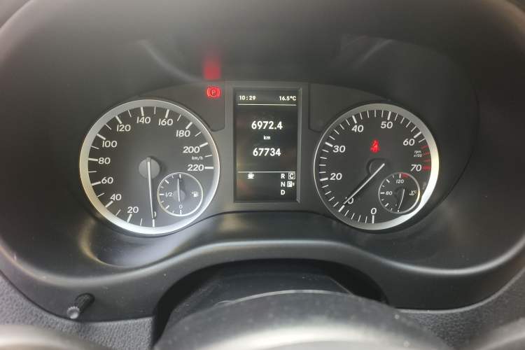 Used Mercedes-Benz Vito 2018 2.0T Elite Version 7 Seats China VI Emission Standard
